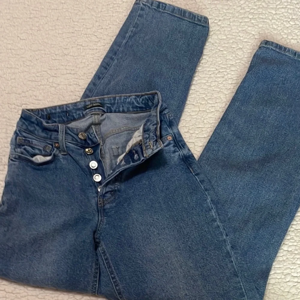 Stylish Blue Distressed Women's Jeans - Picture 3 of 7